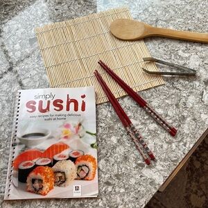 NEW! Simply sushi essentials + chopsticks